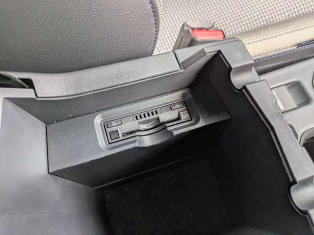 スバル フォレスター　ハイブリッド ２．５ プレミアム Ｓ：ＨＥＶ ＥＸ ４ＷＤ R8年 () 99
