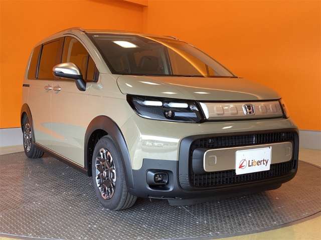 ホンダ フリード　ハイブリッド １．５ Ｅ：ＨＥＶ クロスター R7年 (近畿) 99