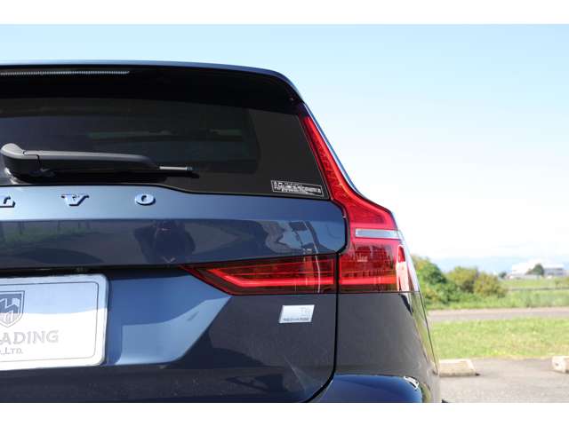 ボルボ Ｖ６０ リチャージ アルティメット Ｔ６ ＡＷＤ プラグイン ハイブリッド ４ＷＤ R4年 () 99