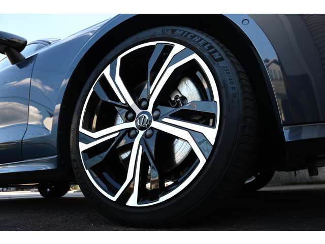 ボルボ Ｖ６０ リチャージ アルティメット Ｔ６ ＡＷＤ プラグイン ハイブリッド ４ＷＤ R4年 () 99