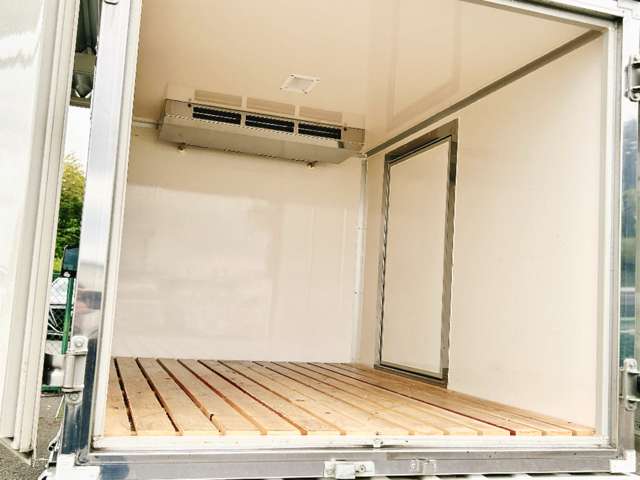 ダイハツ ハイゼットトラック 冷蔵冷凍車 中温－５℃設定 R4年 () 99
