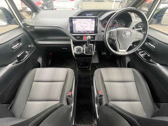 トヨタ ヴォクシー ２．０ ＺＳ 煌ＩＩ R1年 () 99