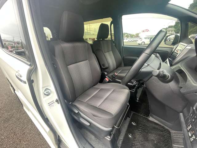 トヨタ ヴォクシー ２．０ ＺＳ 煌ＩＩ R1年 () 99