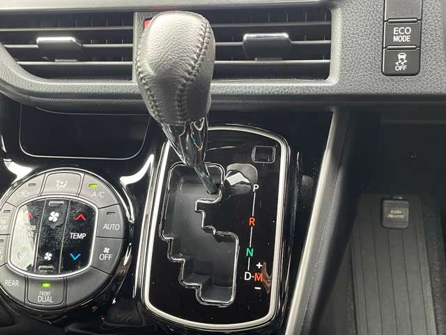 トヨタ ヴォクシー ２．０ ＺＳ 煌ＩＩ R1年 () 99