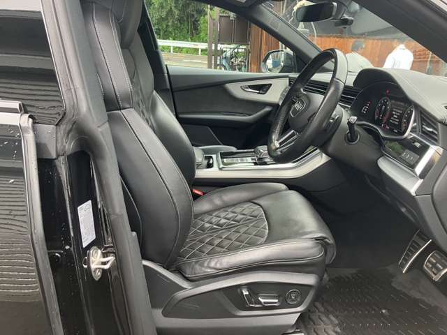 アウディ Ｑ８ ５５ ＴＦＳＩ クワトロ Ｓライン ４ＷＤ R4年 () 99