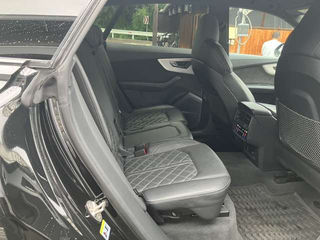 アウディ Ｑ８ ５５ ＴＦＳＩ クワトロ Ｓライン ４ＷＤ R4年 () 99