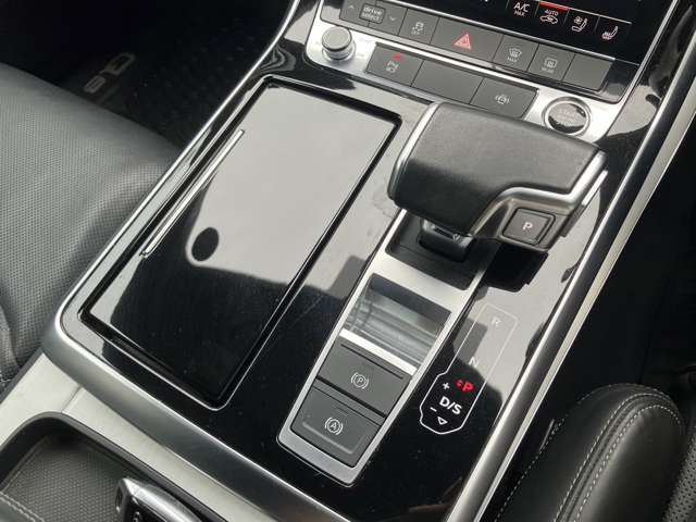 アウディ Ｑ８ ５５ ＴＦＳＩ クワトロ Ｓライン ４ＷＤ R4年 () 99