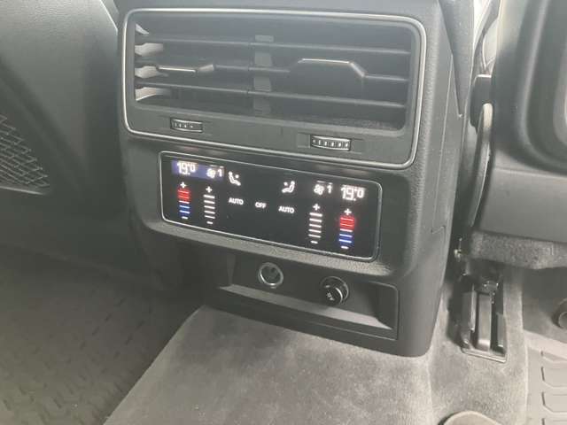 アウディ Ｑ８ ５５ ＴＦＳＩ クワトロ Ｓライン ４ＷＤ R4年 () 99