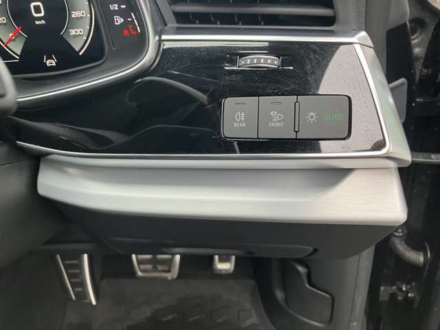 アウディ Ｑ８ ５５ ＴＦＳＩ クワトロ Ｓライン ４ＷＤ R4年 () 99