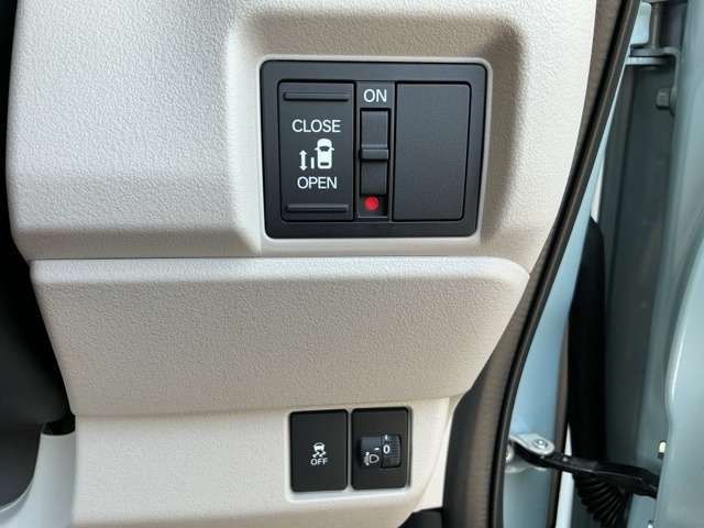 ホンダ Ｎ　ＢＯＸ ６６０ ファッションスタイル ２トーン R7年 (近畿) 99