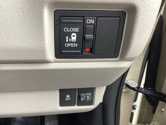 ホンダ Ｎ　ＢＯＸ ６６０ ファッションスタイル ２トーン R7年 (近畿) 99