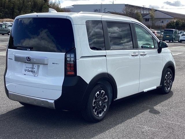 ホンダ フリード　ハイブリッド １．５ Ｅ：ＨＥＶ クロスター R8年 (近畿) 99
