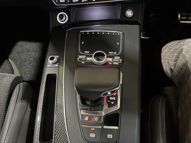 アウディ ＳＱ５ ３．０ ４ＷＤ H30年 (関東) 99