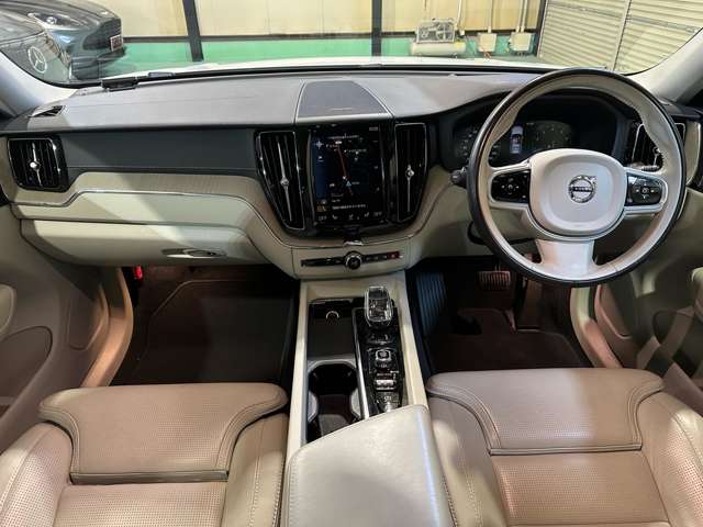 ボルボ ＸＣ６０ Ｂ５ ＡＷＤ インスクリプション ４ＷＤ R2年 (関東) 99