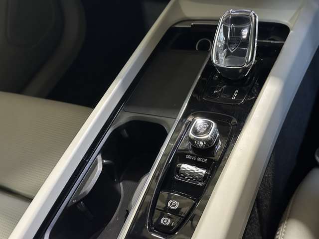 ボルボ ＸＣ６０ Ｂ５ ＡＷＤ インスクリプション ４ＷＤ R2年 (関東) 99