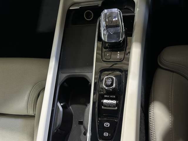 ボルボ ＸＣ６０ Ｂ５ ＡＷＤ インスクリプション ４ＷＤ R2年 (関東) 99