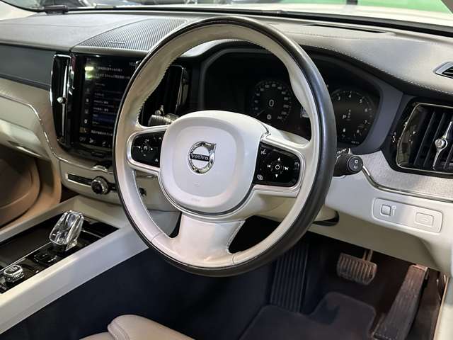 ボルボ ＸＣ６０ Ｂ５ ＡＷＤ インスクリプション ４ＷＤ R2年 (関東) 99