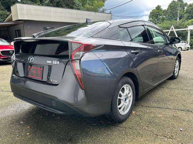 トヨタ プリウス １．８ Ｓ Ｅ－ＦＯＵＲ ４ＷＤ H28年 (関東) 99