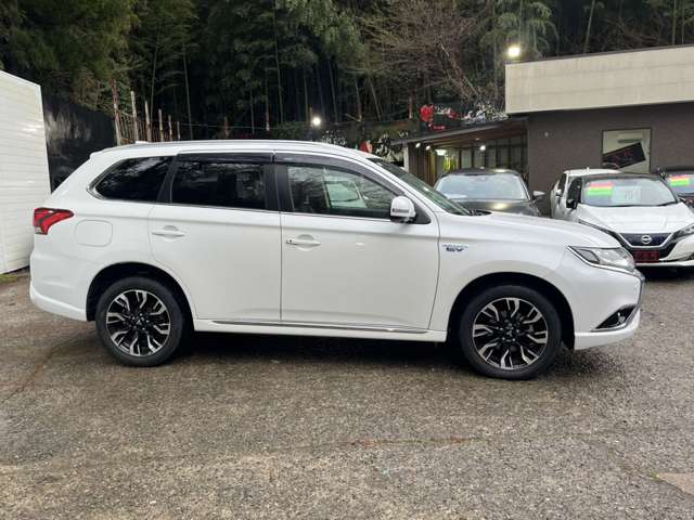 三菱 アウトランダーＰＨＥＶ ２．０ Ｇ セーフティパッケージ ４ＷＤ H28年 (関東) 99