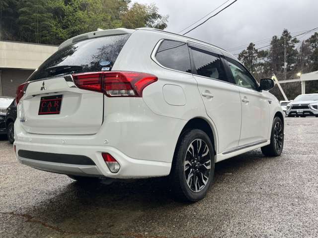 三菱 アウトランダーＰＨＥＶ ２．０ Ｇ セーフティパッケージ ４ＷＤ H28年 (関東) 99