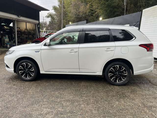 三菱 アウトランダーＰＨＥＶ ２．０ Ｇ セーフティパッケージ ４ＷＤ H28年 (関東) 99