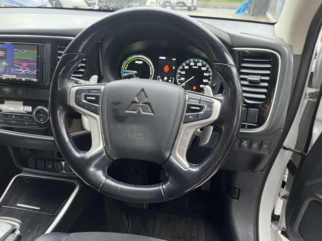 三菱 アウトランダーＰＨＥＶ ２．０ Ｇ セーフティパッケージ ４ＷＤ H28年 (関東) 99