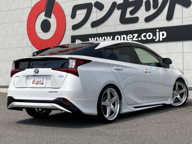 トヨタ プリウス １．８ Ａ ツーリングセレクション R3年 (四国) 99