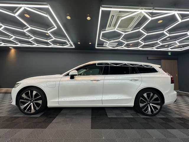 ボルボ Ｖ６０ リチャージ プラグイン ハイブリッド Ｔ６ ＡＷＤ インスクリプション R3年 (関東) 99