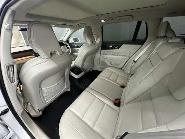 ボルボ Ｖ６０ リチャージ プラグイン ハイブリッド Ｔ６ ＡＷＤ インスクリプション R3年 (関東) 99