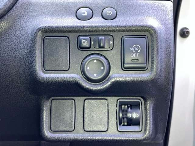 日産 ノート １．２ メダリスト H25年 (九州・沖縄) 99