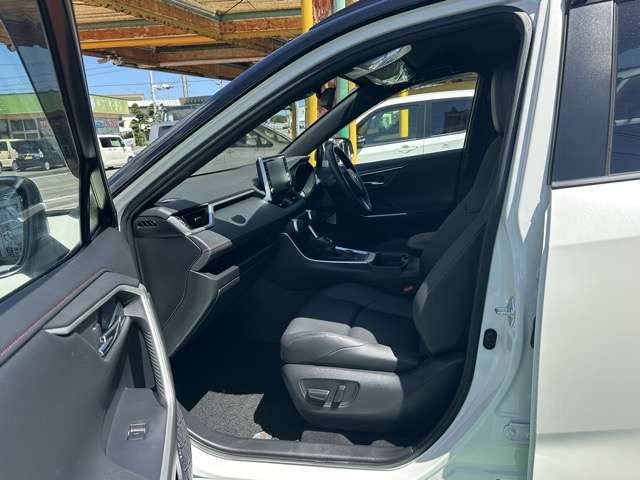 トヨタ ＲＡＶ４　ＰＨＶ ２．５ ブラック トーン Ｅ－ＦＯＵＲ ４ＷＤ R3年 (東海) 99