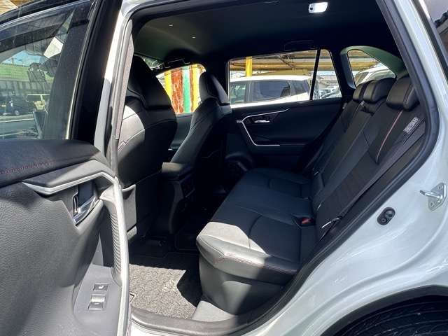 トヨタ ＲＡＶ４　ＰＨＶ ２．５ ブラック トーン Ｅ－ＦＯＵＲ ４ＷＤ R3年 (東海) 99