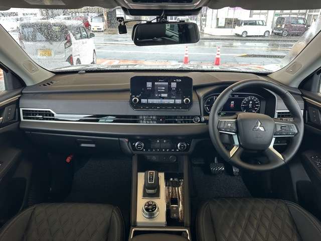 三菱 アウトランダーＰＨＥＶ ＰＨＥＶ ２．４ Ｐ ４ＷＤ R5年 (東海) 99