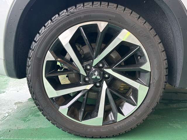 三菱 アウトランダーＰＨＥＶ ＰＨＥＶ ２．４ Ｐ ４ＷＤ R5年 (東海) 99