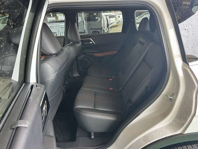 三菱 アウトランダーＰＨＥＶ ＰＨＥＶ ２．４ Ｐ ４ＷＤ R5年 (東海) 99