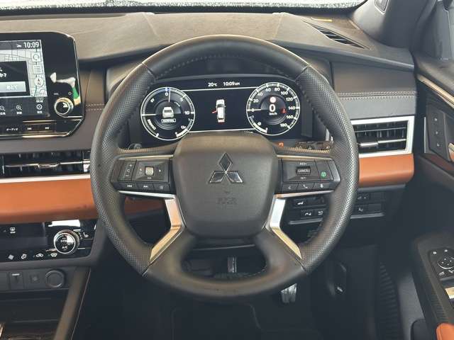 三菱 アウトランダーＰＨＥＶ ＰＨＥＶ ２．４ Ｐ ４ＷＤ R5年 (東海) 99