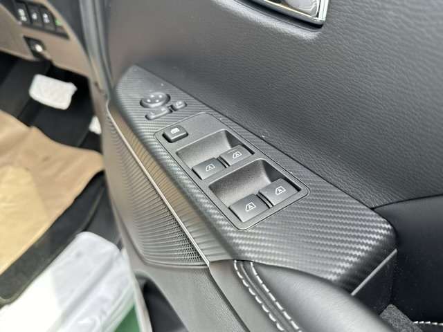 三菱 デリカ　Ｄ：５ ２．２ シャモニー 電動サイドステップ装着車 ディーゼルターボ ４ＷＤ R6年 (東海) 99