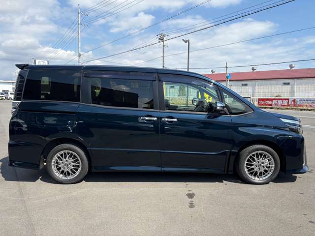 トヨタ ヴォクシー １．８ ハイブリッド ＺＳ 煌ＩＩＩ R3年 (東海) 99