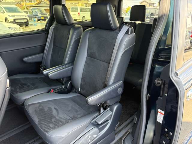 トヨタ ヴォクシー １．８ ハイブリッド ＺＳ 煌ＩＩＩ R3年 (東海) 99