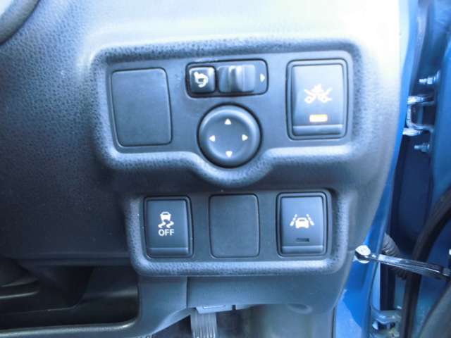 日産 ノート １．２ Ｘ ＦＯＵＲ ４ＷＤ H27年 (甲信越・北陸) 99