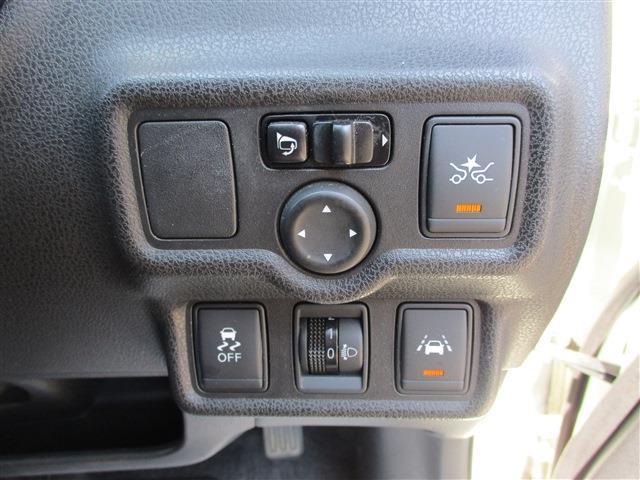 日産 ノート １．２ Ｘ ＦＯＵＲ ４ＷＤ H27年 (東北) 99