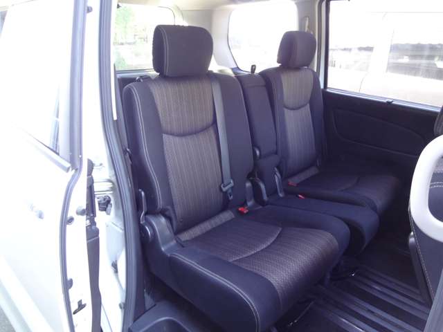 日産 セレナ ２．０ ハイウェイスター Ｖエアロモード＋ＳＡＦＥＴＹ Ｓ－ＨＹＢＲＩＤ H27年 (関東) 99