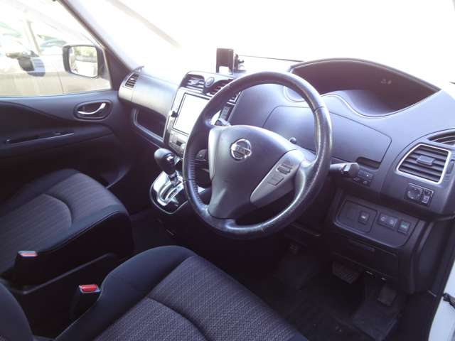 日産 セレナ ２．０ ハイウェイスター Ｖエアロモード＋ＳＡＦＥＴＹ Ｓ－ＨＹＢＲＩＤ H27年 (関東) 99