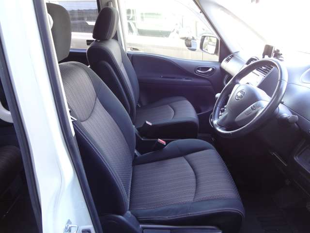 日産 セレナ ２．０ ハイウェイスター Ｖエアロモード＋ＳＡＦＥＴＹ Ｓ－ＨＹＢＲＩＤ H27年 (関東) 99
