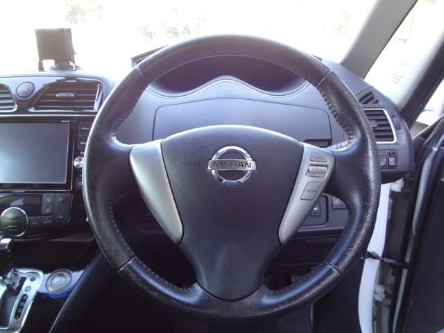 日産 セレナ ２．０ ハイウェイスター Ｖエアロモード＋ＳＡＦＥＴＹ Ｓ－ＨＹＢＲＩＤ H27年 (関東) 99
