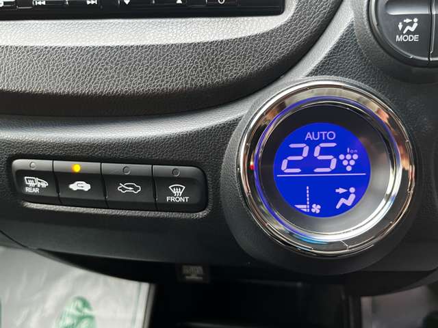 ホンダ フィット　シャトル　ハイブリッド １．３ スマートセレクション 助手席回転シート車 H26年 (関東) 99