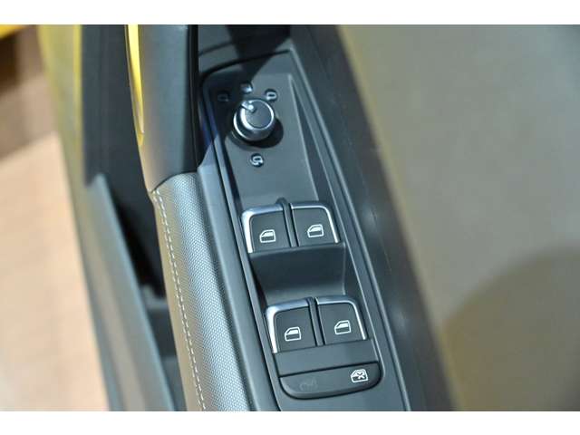アウディ Ｓ１　スポーツバック ２．０ ４ＷＤ H27年 (関東) 99