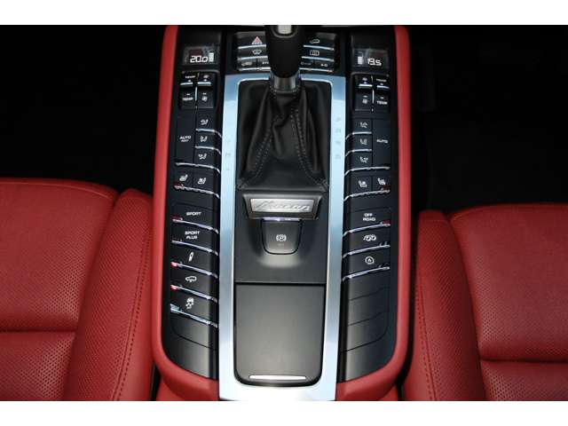 ポルシェ マカン ターボ ＰＤＫ ４ＷＤ H27年 (近畿) 99
