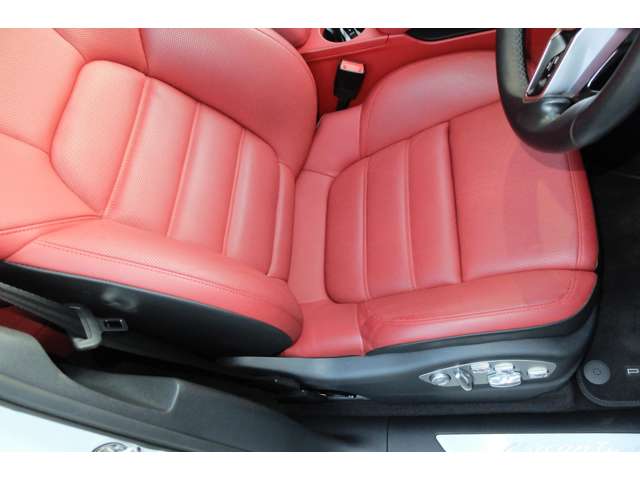 ポルシェ マカン ターボ ＰＤＫ ４ＷＤ H27年 (近畿) 99