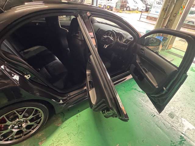 三菱 ランサー ２．０ ファイナルエディション ４ＷＤ H27年 (近畿) 99